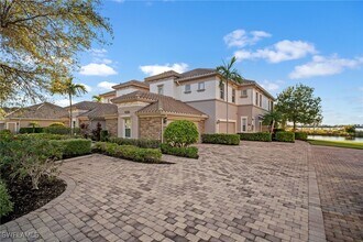 9064 Siesta Bay Dr in Naples, FL - Building Photo - Building Photo