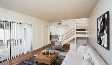 Four Quarters in Miami, FL - Building Photo - Building Photo