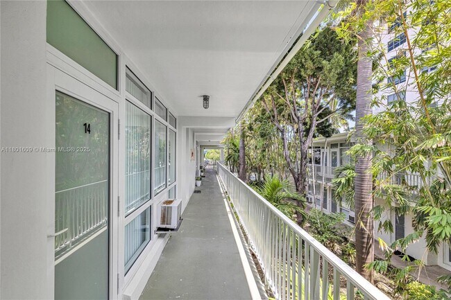 1850 Meridian Ave in Miami Beach, FL - Building Photo - Building Photo