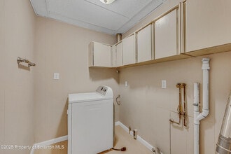 817 Monroe Ave in Scranton, PA - Building Photo - Building Photo