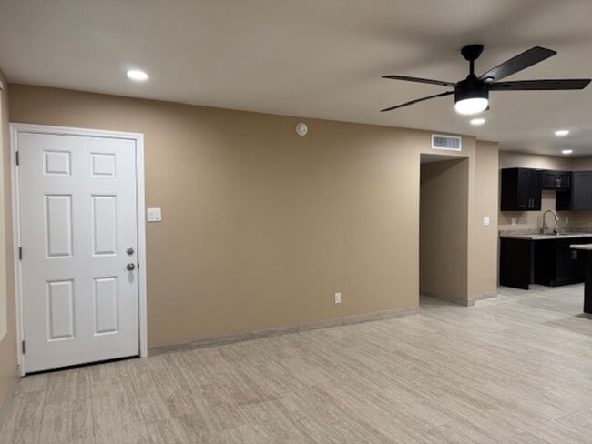 1136 N 61st Ave in Phoenix, AZ - Building Photo - Building Photo
