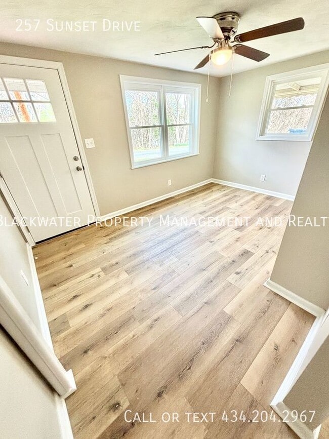 257 Sunset Dr in Madison Heights, VA - Building Photo - Building Photo