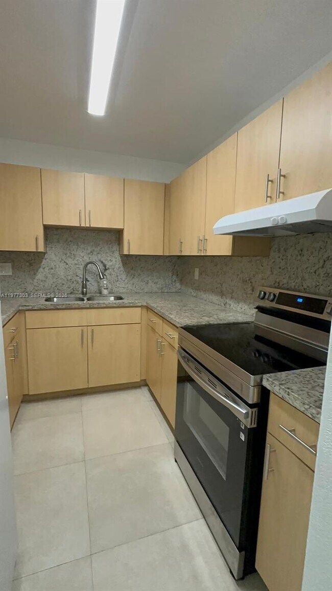 1885 W 56th St in Hialeah, FL - Building Photo - Building Photo