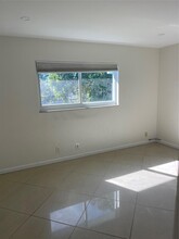 1100 Pine Dr, Unit 201 in Pompano Beach, FL - Foto de edificio - Building Photo