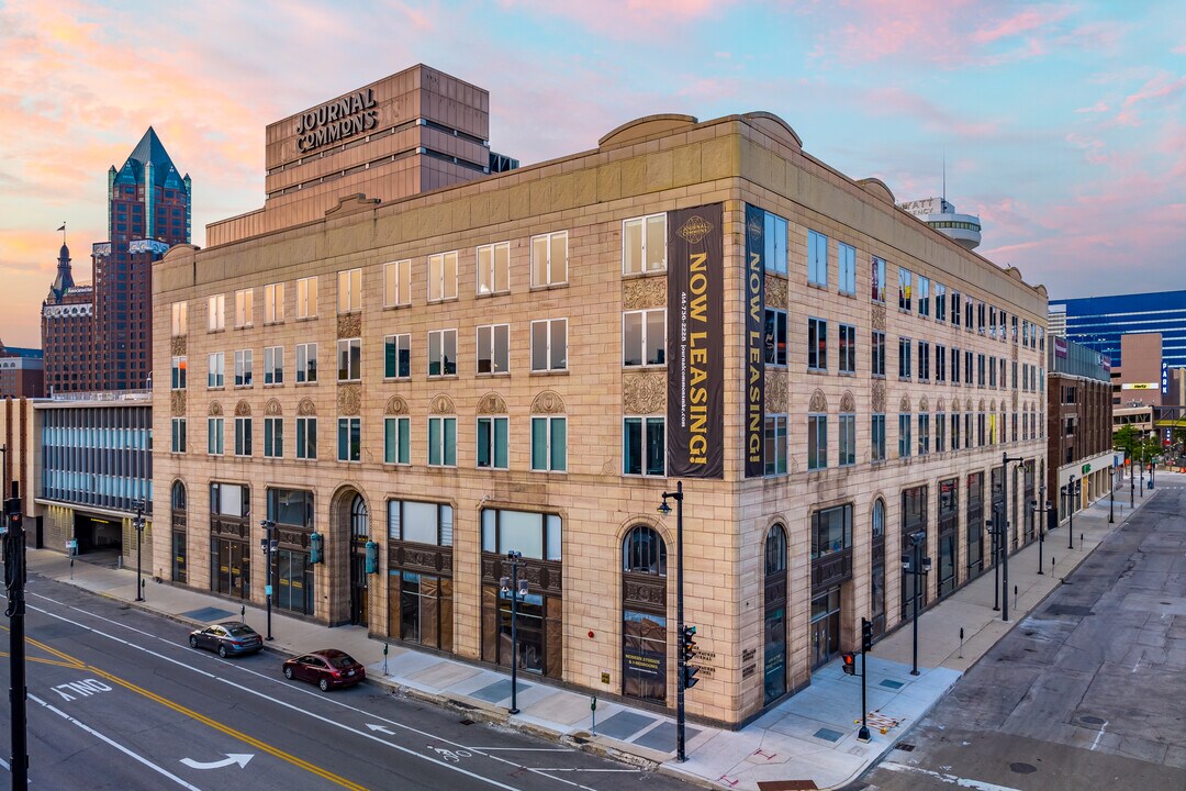 Journal Commons in Milwaukee, WI - Foto de edificio