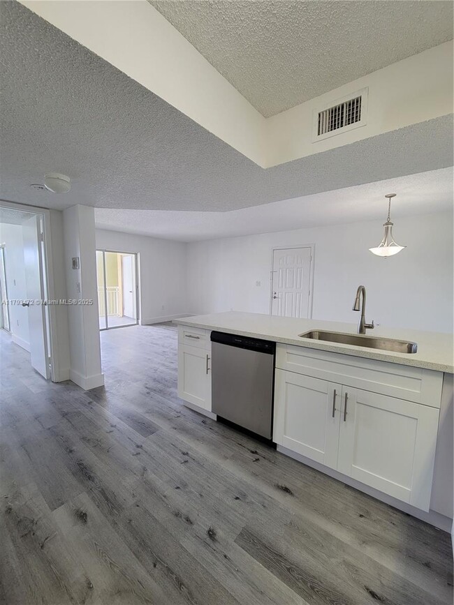8600 SW 212th St in Cutler Bay, FL - Building Photo - Building Photo
