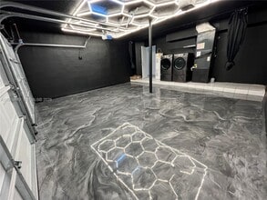 7415 Coldstream Dr in Hialeah, FL - Building Photo - Building Photo