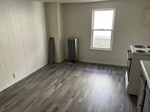 306 Longfellow St in Vandergrift, PA - Building Photo - Building Photo