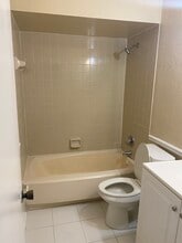 5486 Pinehaven Ct in Jacksonville, FL - Foto de edificio - Building Photo