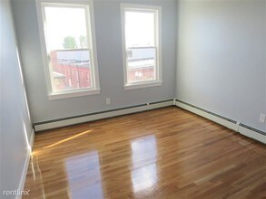 449 Somerville Ave-Unit -Apt 3 in Somerville, MA - Building Photo - Building Photo