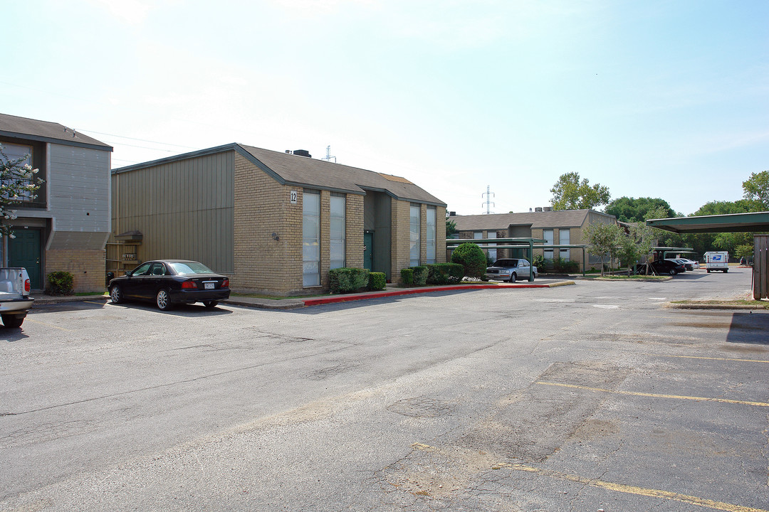 Randolph Plaza in Universal City, TX - Foto de edificio