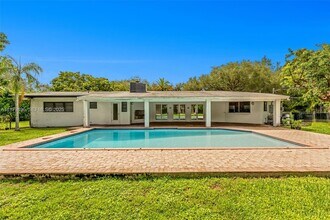 6275 SW 123rd Terrace in Miami, FL - Building Photo - Building Photo