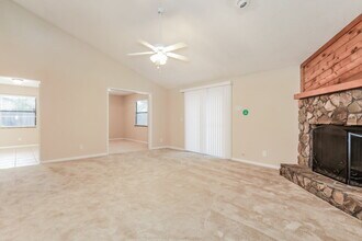 8424 Bluestem Ct in Jacksonville, FL - Foto de edificio - Building Photo