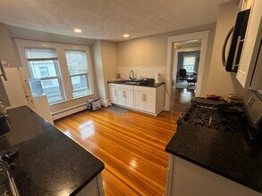 21 Victoria St, Unit 3 in Somerville, MA - Building Photo - Building Photo