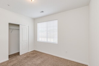 Hidden Ridge in South Park, PA - Foto de edificio - Interior Photo