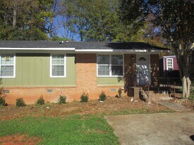 1725 Longleaf Dr in Charlotte, NC - Building Photo