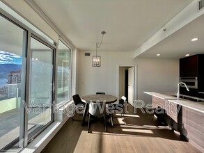 1191 Sunset Dr in Kelowna, BC - Building Photo - Building Photo