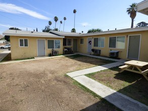 1162 Fountain St in Riverside, CA - Foto de edificio - Building Photo