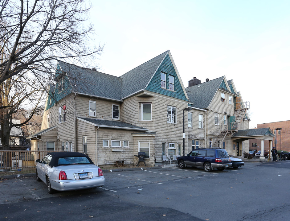 Grove Street Apartments in Waterbury, CT - Foto de edificio