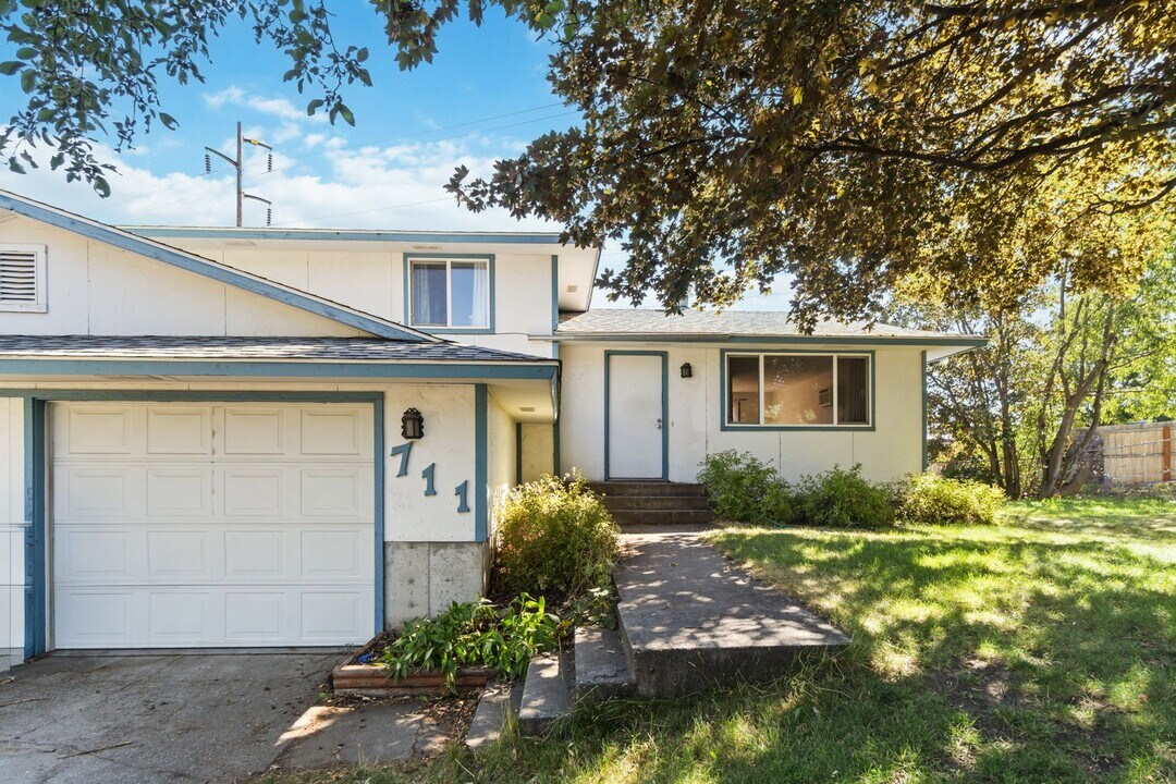 711 S Century Ct in Spokane Valley, WA - Building Photo