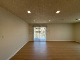 14801 Delano St, Unit 6 in Los Angeles, CA - Building Photo