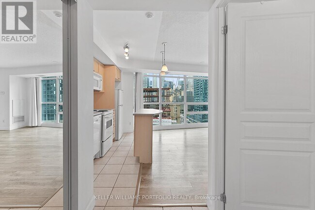 18 Yonge St in Toronto, ON - Building Photo - Building Photo