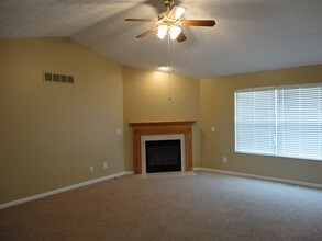 6923 Belleglade Dr in Huber Heights, OH - Foto de edificio - Building Photo