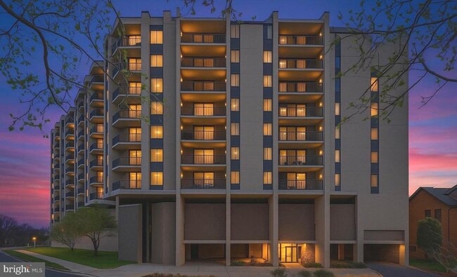 4242 East-West Hwy in Bethesda, MD - Building Photo - Building Photo