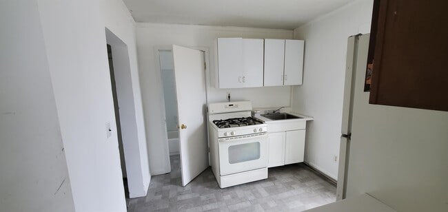 428 Vine Ave NE-Unit -428 B in Warren, OH - Building Photo - Building Photo