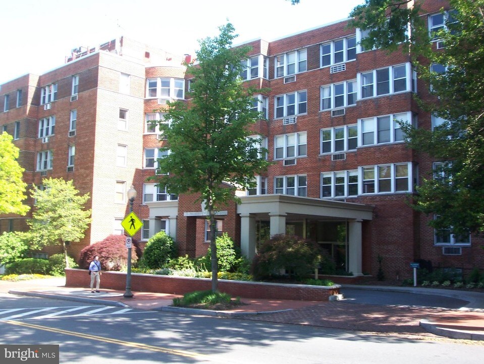 2500 Q St NW-Unit -119 in Washington, DC - Foto de edificio