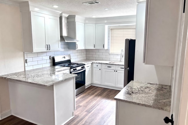 1206 King Henry Dr in Ocean Springs, MS - Building Photo - Building Photo