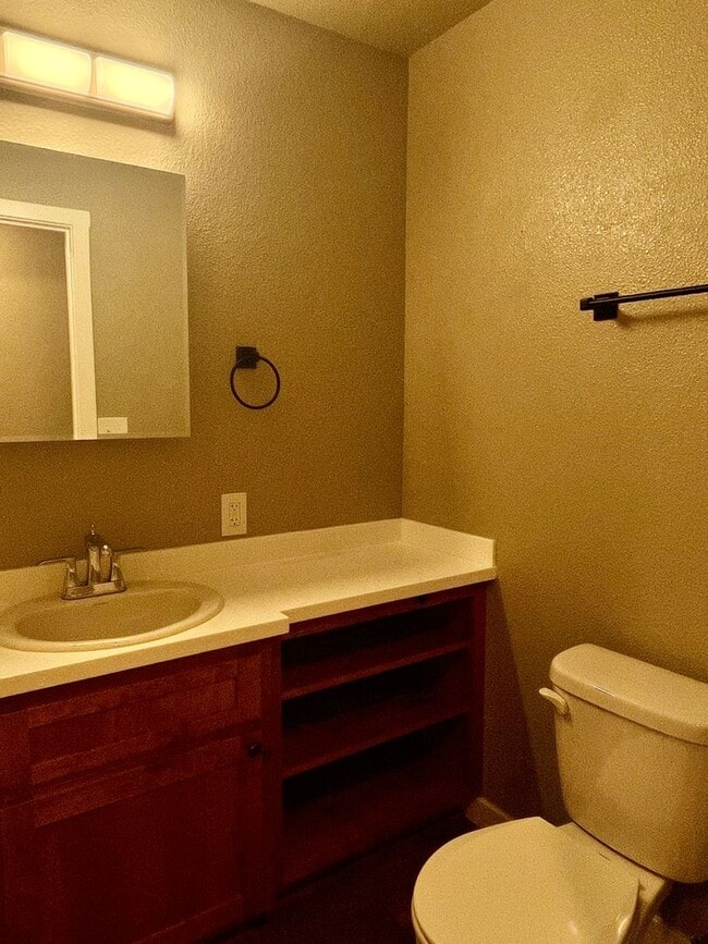 901 Lincoln St in Red Bluff, CA - Building Photo - Building Photo