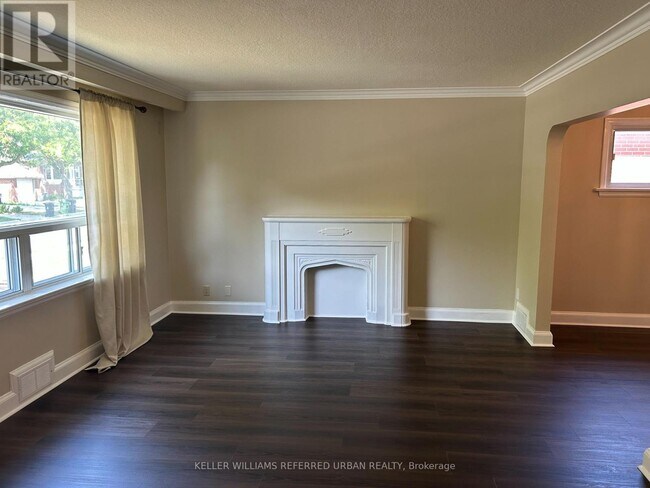 141 Bogert Ave in Toronto, ON - Building Photo - Building Photo