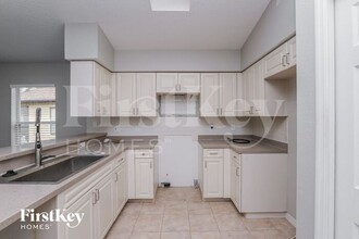 7829 Prospect Hill Cir in New Port Richey, FL - Building Photo - Building Photo