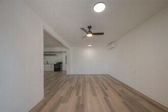 3320 Hays St in Pasadena, TX - Building Photo - Building Photo