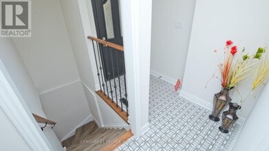 2 Betteridge Ln in Toronto, ON - Building Photo - Building Photo