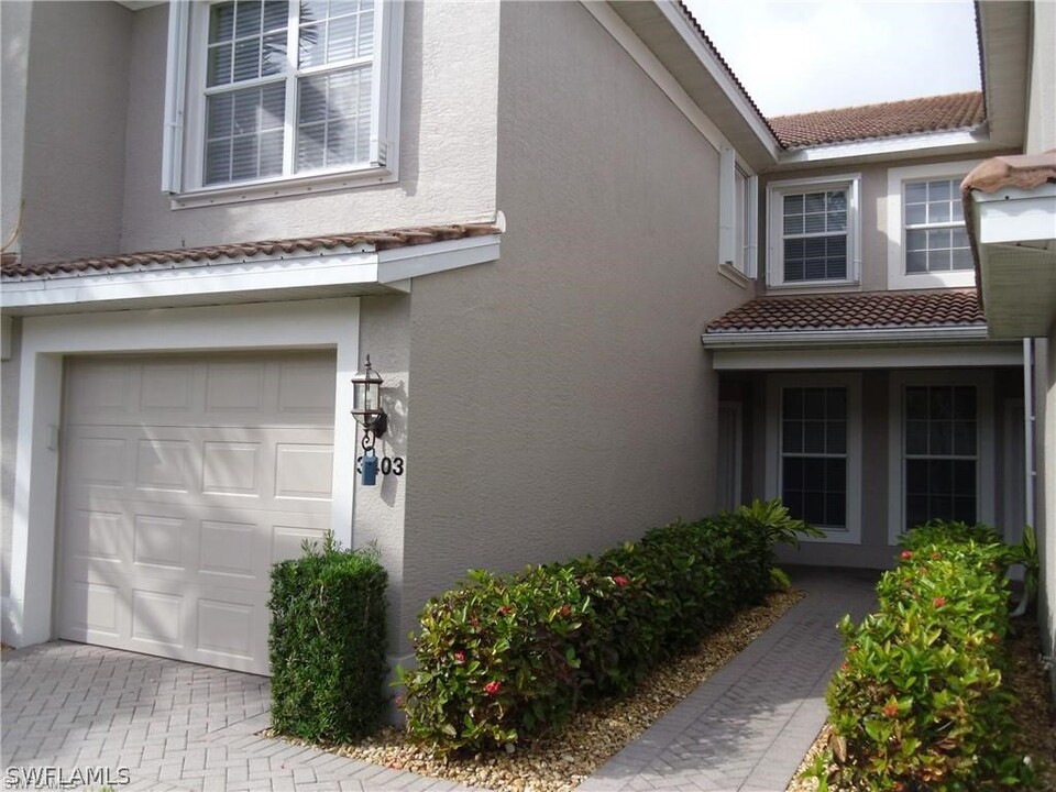 9582 Hemingway Ln in Ft. Myers, FL - Foto de edificio