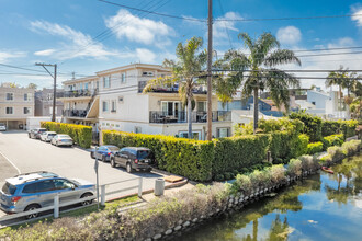 3000 Grand Canal in Venice, CA - Building Photo - Building Photo