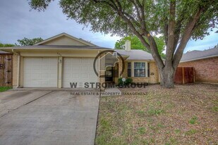 406 Valley Spring Dr in Arlington, TX - Building Photo