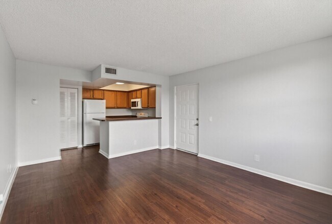 708 Executive Center Dr in West Palm Beach, FL - Building Photo - Building Photo