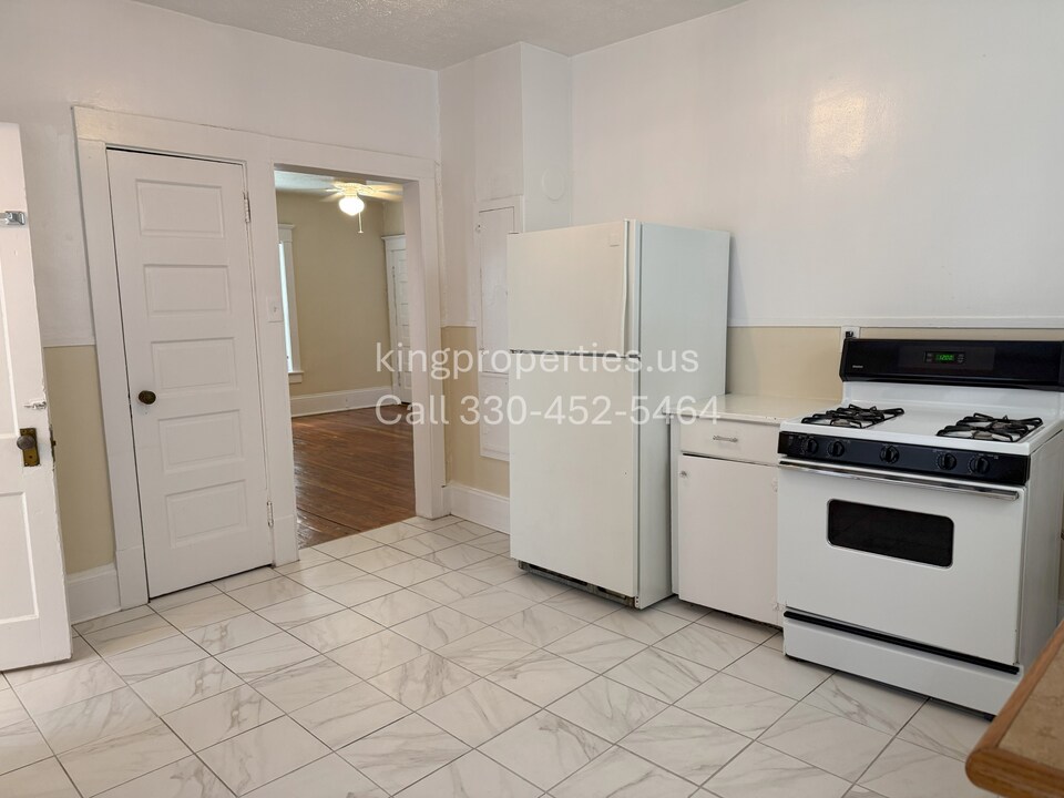 713 Greenfield Ave SW in Canton, OH - Building Photo
