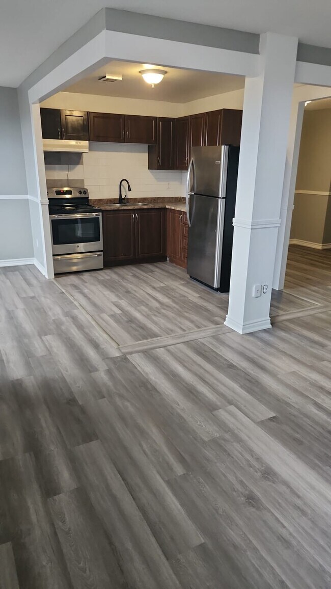 Royal Palace Apartments in Toronto, ON - Building Photo - Building Photo