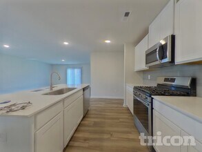 1438 Cattleman Acrs Dr in Inman, SC - Foto de edificio - Building Photo