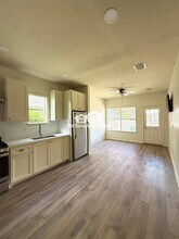 201 Drennan St in Houston, TX - Building Photo - Building Photo