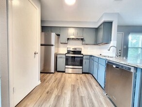 4431 Whispering Valley Dr in Austin, TX - Building Photo - Building Photo