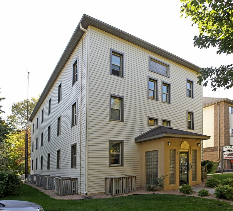 Metro View I Apartments in St. Cloud, MN - Building Photo