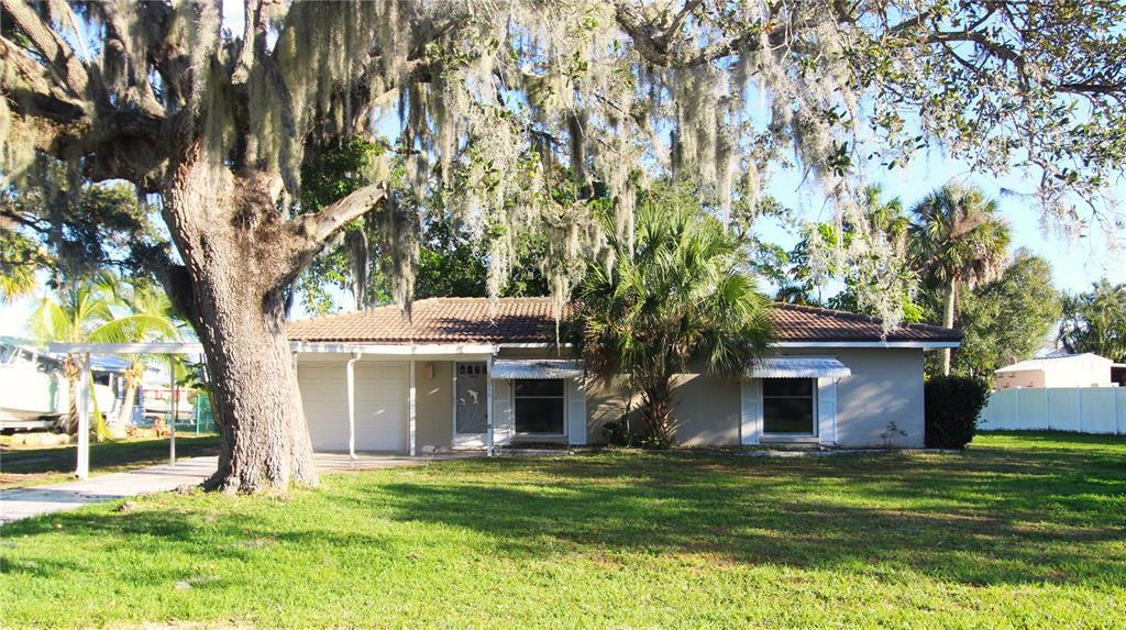 336 Shore Dr in Ellenton, FL - Building Photo