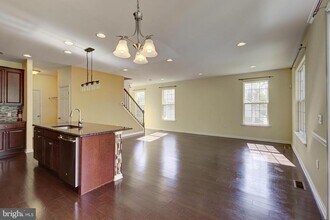 101 Pearce Ln in Monmouth Junction, NJ - Building Photo - Building Photo