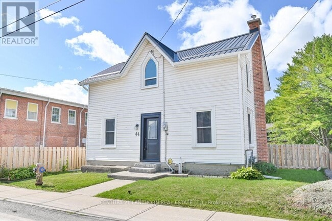 property at 44 Metcalf St