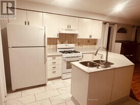 48 Yellow Brick Rd in Brampton, ON - Building Photo